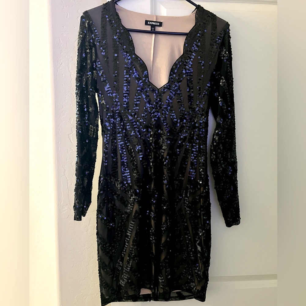 ✨Express Black and nude sequin long sleeve cocktail dress.✨